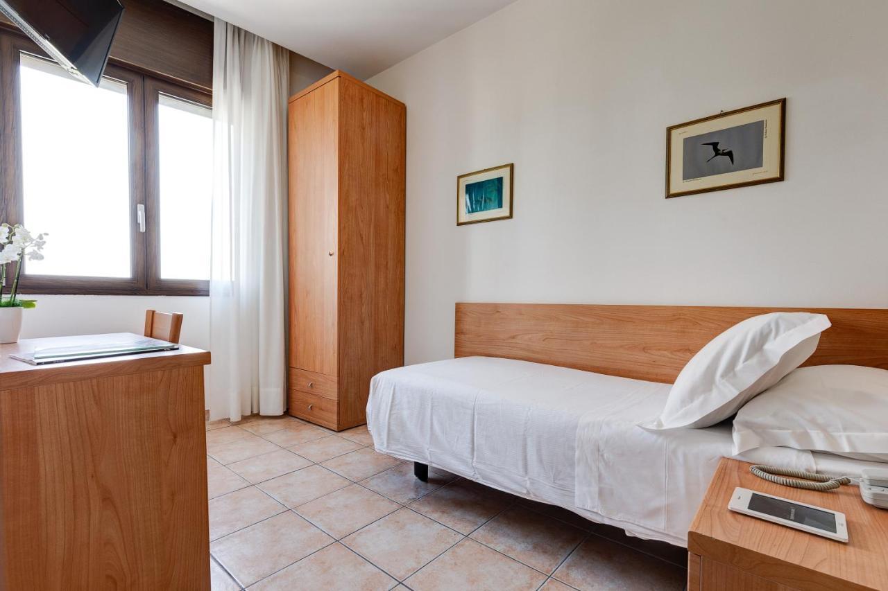 Hotel Piccadilly Lido di Jesolo Bagian luar foto