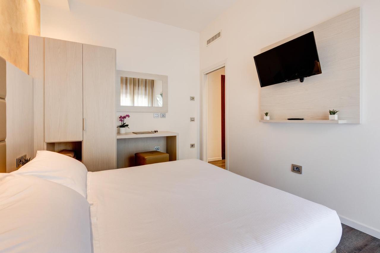 Hotel Piccadilly Lido di Jesolo Bagian luar foto