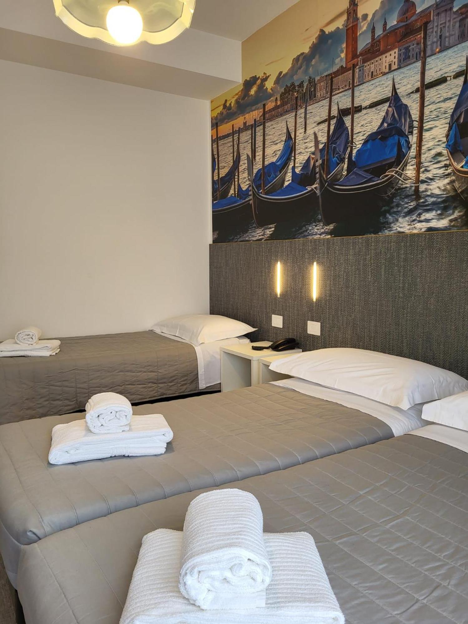 Hotel Piccadilly Lido di Jesolo Bagian luar foto
